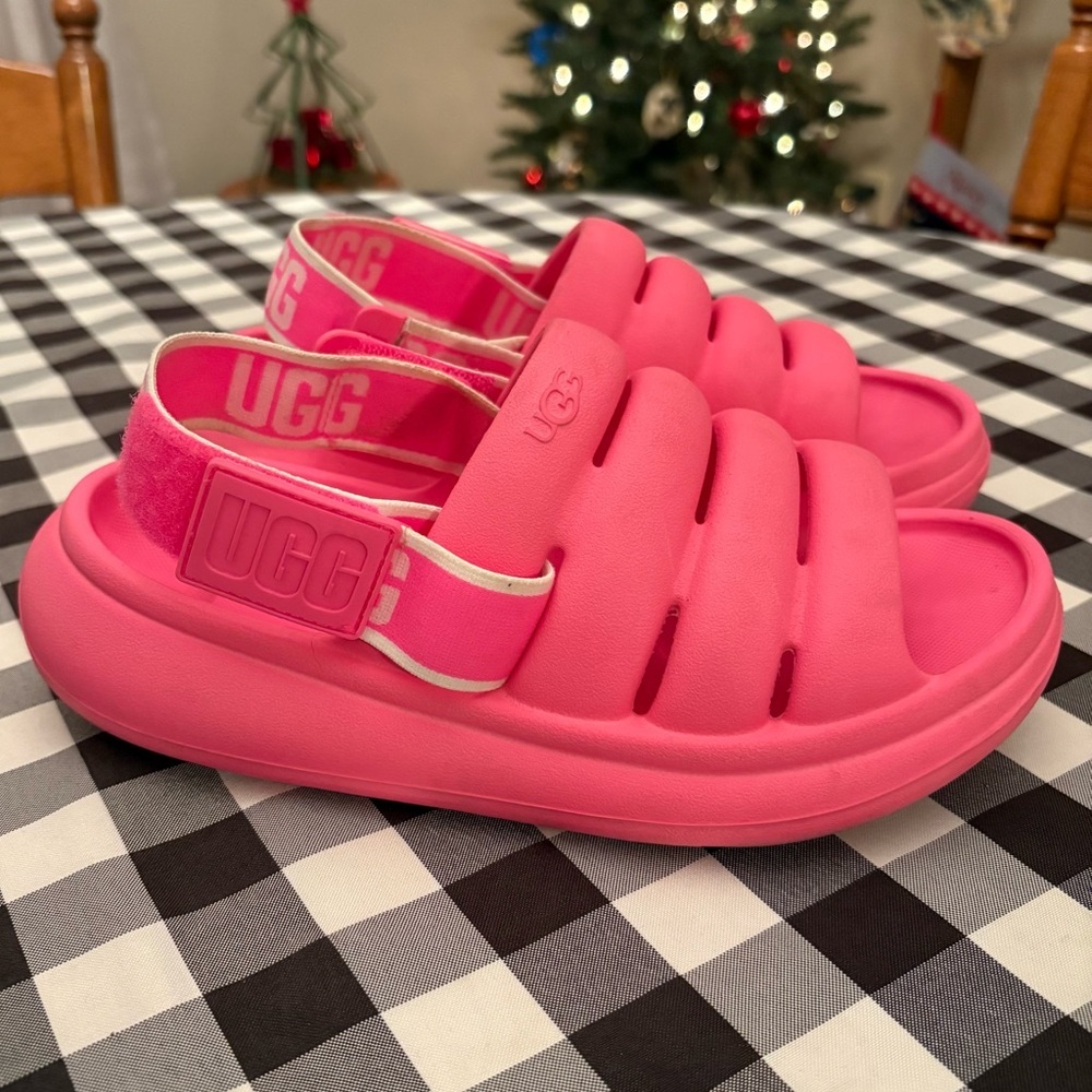 UGG Sport Yeah Slide sandals in the color Taffy Pink women’s size 5